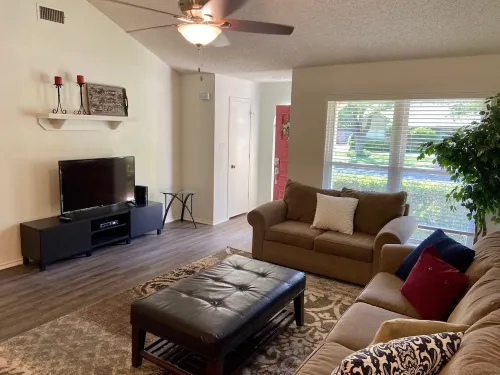 Pet Friendly, Charming 3BR in DFW