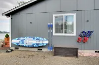 Waterfront Allyn Home with Fire Pit + 2 Kayaks! - parking