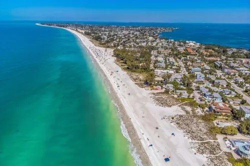 Sarasota 4-bedroom spacious with pool fast WiFi