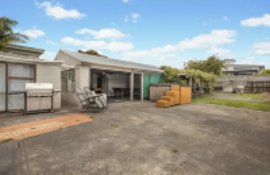 100m to Beach! Hot tub! Pet friendly! Games room! Hotels in 