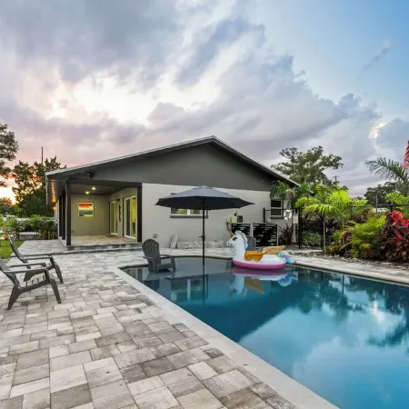 Inspiration House-One Acre Pool Home in the Heart of Pinellas!