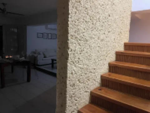 Departamento de 2 Niveles Ubicado en el Corazón de la Zona Hotelera