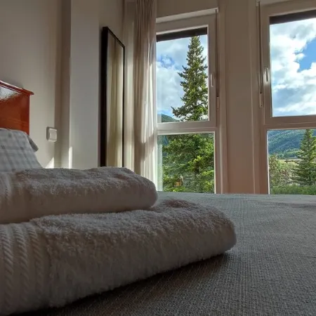 Charming, with views, comfortable and centrally located. Close to the river and the National Park.