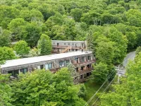 Tranquility Beech: 2Br Condo Steps from the Resort--Parking Lot Level: No Stairs 비치 마운틴 호텔