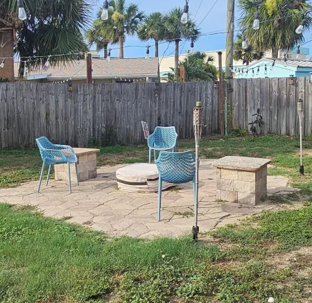 Charming 3-bedroom house with AC,WiFi, private backyard and more in Ormond Beach