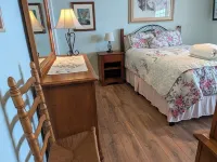 Charming 2-bedroom guest suite right on Keuka Lake with all the comforts of home Hotels in Milo