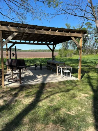 Located 3 miles to Grenada Lake