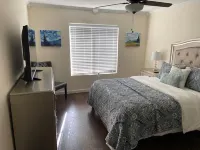 Stunning 5 Star Home Retreat Private Pool Spa BBQ 4 BR - balcony