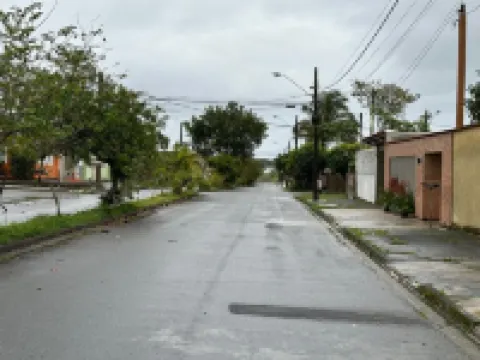 Beach House with Pool and Barbecue in Itanhaem