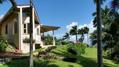 Private seaside villa with pool Hotels in der Nähe von Claude Stuart Park