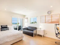NEW!!! Ocean View Malibu Modern Home w/ Mini Golf & Spa Hotels in Malibu