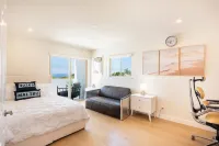 NEW!!! Ocean View Malibu Modern Home w/ Mini Golf & Spa