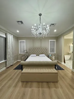 Spacious 6-bedroom house with AC, Large pool charming Buckeye