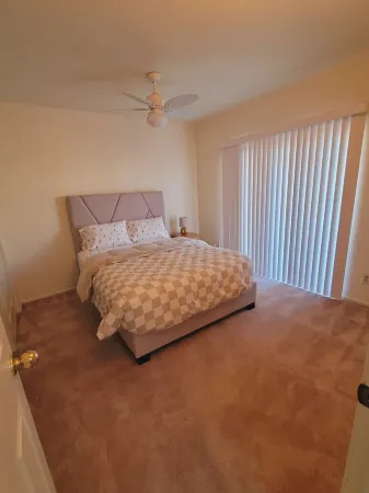 Cozy 2-bedroom townhome in charming Tucson with AC, WiFi. Located NW of Tucson . Отели в г. Касас Адобс