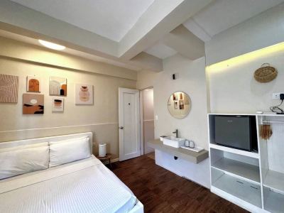 Cozy BEACHFRONT apartment in lovely Bulabog Beach, Boracay with WiFi, AC,NETFLIX