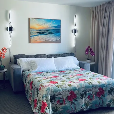 Waikiki 1Bd Condo with Free Parking Heated Pool Gym Central AC & Wifi