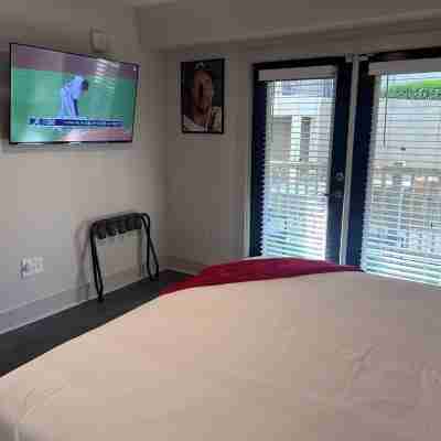Cozy 1BR Retreat - 15min to Midtown ATL - 1mi to Truist Park - Free Parking Rooms