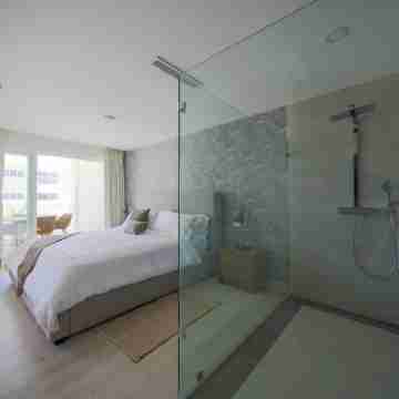 Paseo Playa Coral A-305 Rooms