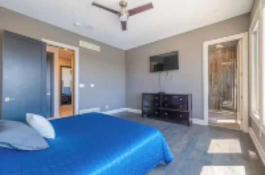 Modern Luxury Retreat | Heated Pool, Theatre & Putting Green