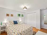 Cozy Pet & Family-friendly fully fenced beautiful  backyard Hotels in Arvada