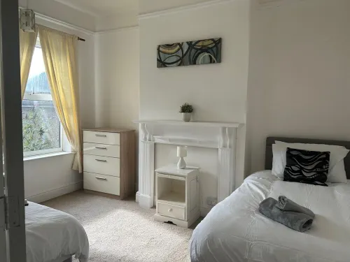 Spacious/Stylish Comfortable Home Great for Contractors and Families at Grimsby.