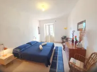 Apartment a stone's throw from the sea