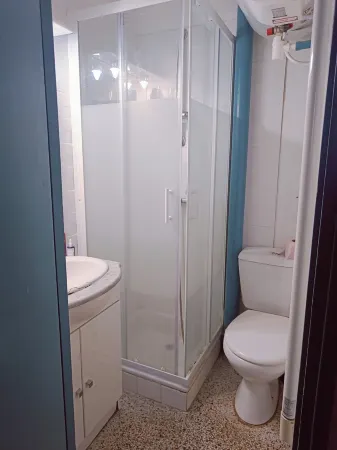 Appartement a 50 m de la Mer, Lumineux, Près Commodités