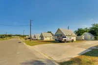 < 1 Mi to Main St: Quiet Home w/ Yard in Stockdale