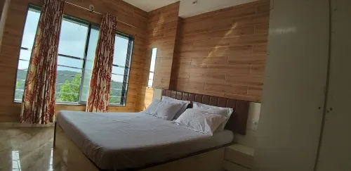 Apartment  2BHK with mountain and valley view  near to market with birds sounds.