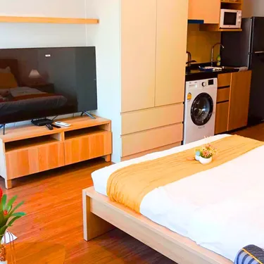 รูปภาพของThe Livin Phetkasem High Rise Condo for rent near MRT and the convenience store.