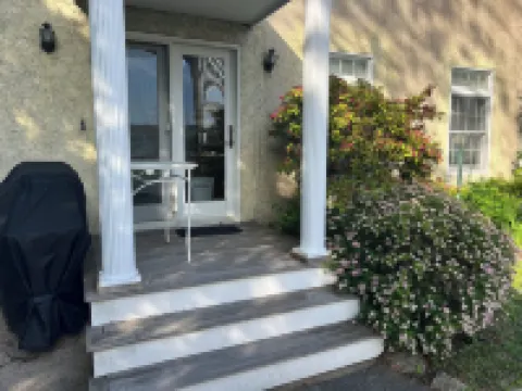 Charming 2 Bedroom, 2 Bath, Coastal Carriage House in Marblehead