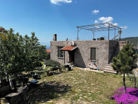 Yıldızlar Evi - Doğayla iç içe Taş Ev