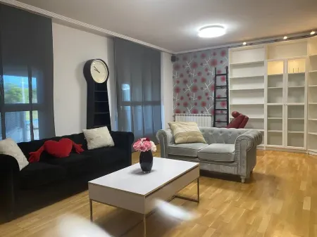 Casa con Jardin 300m2 La Casa de Mauriz Отели в г. Понферрада