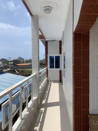 Highly secured 2 floors F2 -1 King bed 2.5 baths entire house, beach across st.: Отели рядом с достопримечательностью «Kiddo Land»