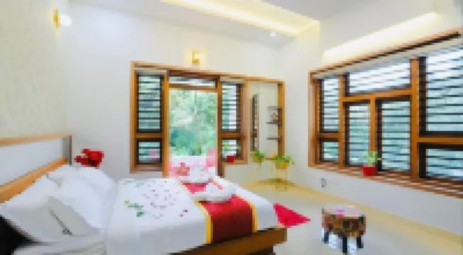 Love Shore Luxury Private Pool Villa near Thusharagiri Waterfalls