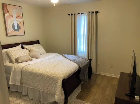 Embrace Peaceful Luxury in a Contemporary Escape 海伍德縣酒店