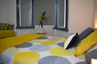 Amazing 5 Bedroom Home Away From Home Hotels in Feltham