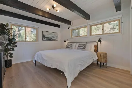 Modern A-Frame Cabin in Mammoth