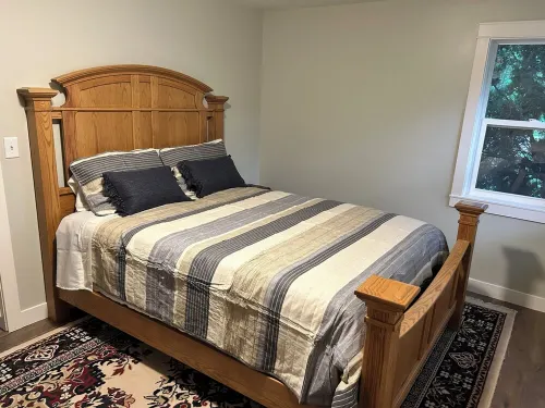 Charming 1-bedroom house in Chetek with WiFi, AC Hotels in Chetek