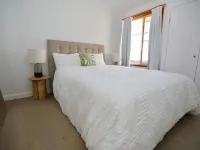 Family home 5 minutes to Jamberoo Water Park Hotels in Jamberoo