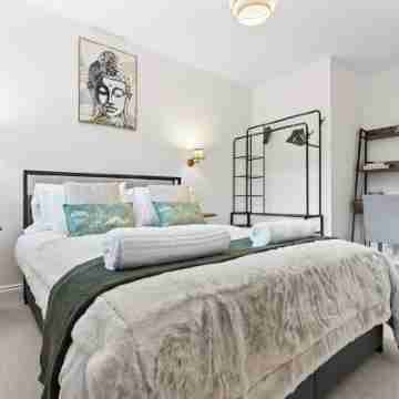 Picturesque City Apartment Tourists Families Contractors Rooms