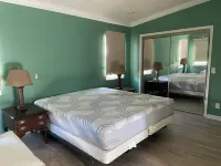 Charming 2-bedroom house in serene Lady Lake Villages home with AC