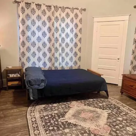 Whitt’s End -- a spacious private lodging in a historic Springfield neighborhood
