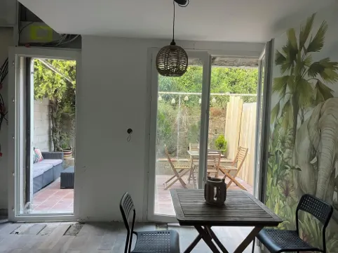 House + terrace in chic jungle setting on a charming peninsula Hotels in Saint-Mandrier-sur-Mer