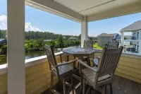 Stunning Views! 5 bed 5.5 bath w/ rec room & pool! Great location~Roanoke Island