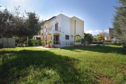 Villa Carini Holiday House by the Sea and Jacuzzi pool Hotels in Carini