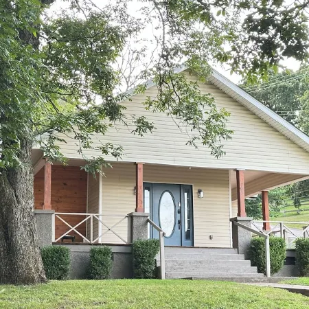 Enjoyable 3-bedroom house with AC in charming Van Buren