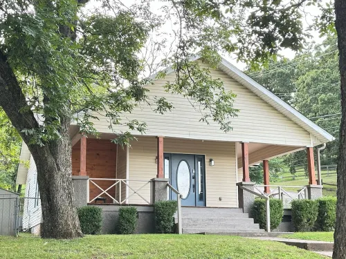 Enjoyable 3-bedroom house with AC in charming Van Buren
