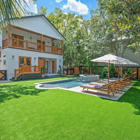 Luxury Retreat Downtown Pool Spa Sleeps 14