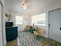 Old Palm Springs Style Apartment!